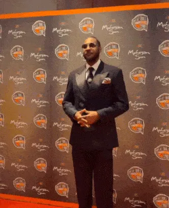 仪式即将开始！NBA官方晒安东尼霍华德等人到场视频