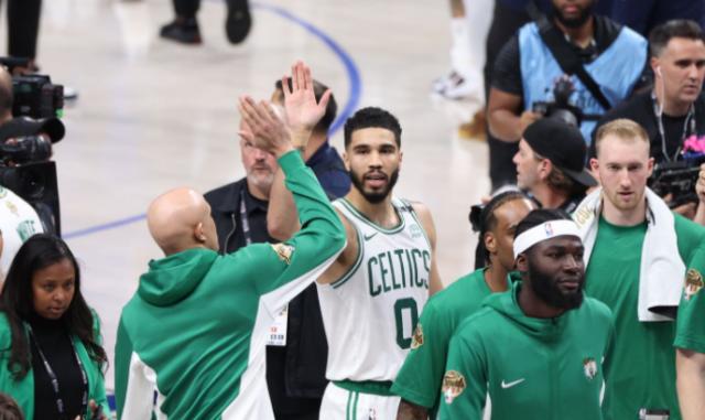 开云电竞登录-东契奇还太嫩！绿军双探花上课：2年前输勇士获成长