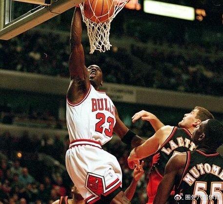 开云电竞平台注册-生涯获得25次以上周最佳有多难？历史仅五人，现役三人，乔丹垫底