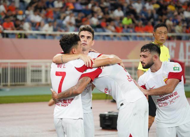 体育-【中超】武磊头球制胜 海港1比0客胜泰山豪取15连胜